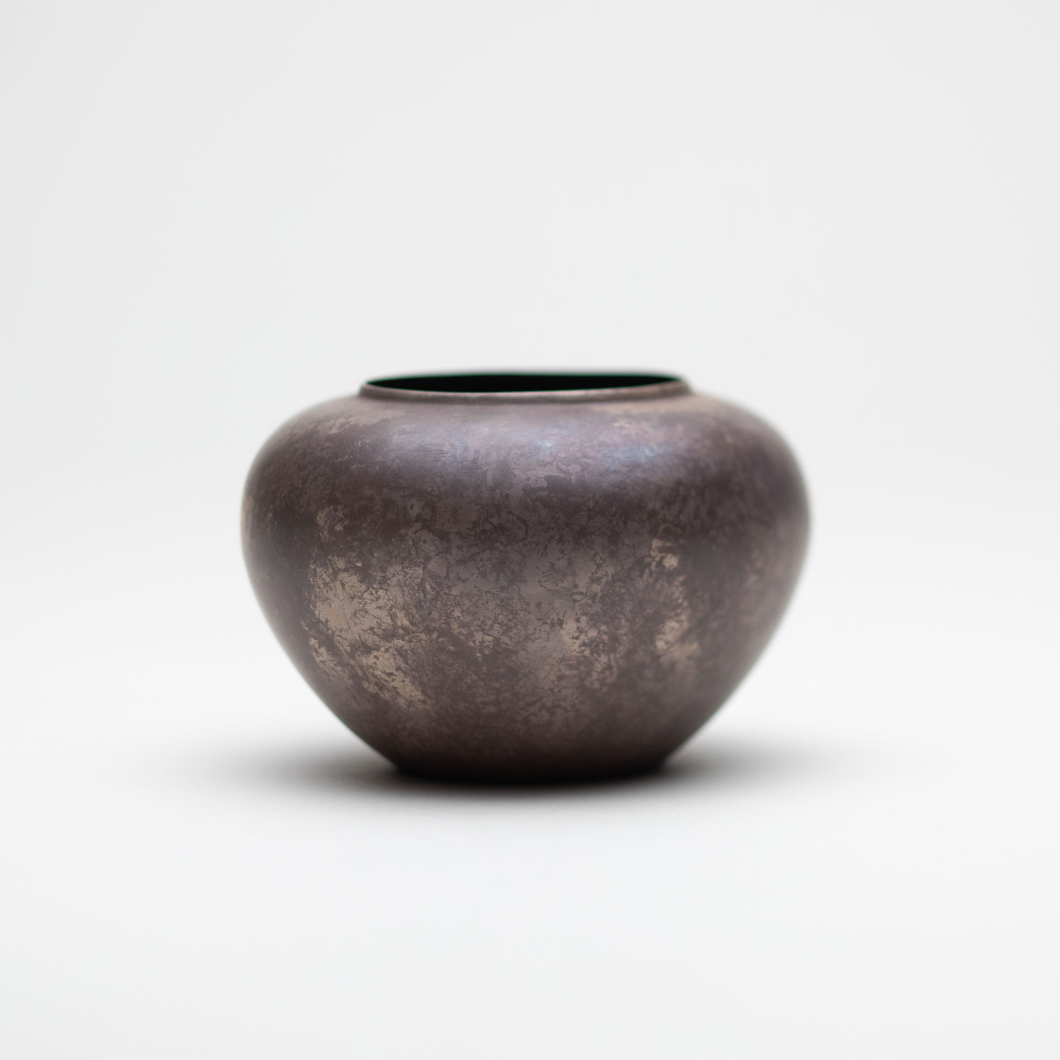 ★美品★ 竹内忠兵衛 花鳥文 花瓶 明治 シャークスキン 特許 石目焼 2点 Okamoto Shuki / Peacock and Pine - 日本の動物画‐いきものの