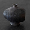 黒釉俵壺
