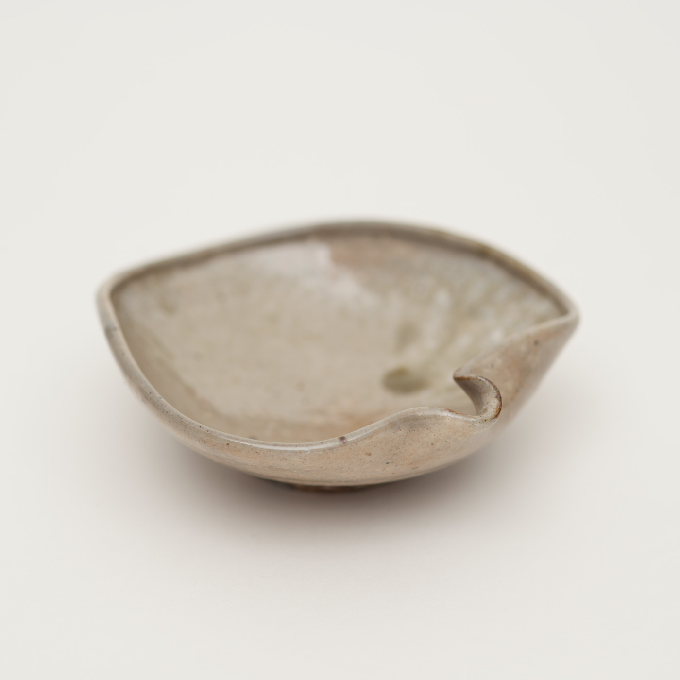 粉引片口鉢 | Works | 光藤 佐 | panorama